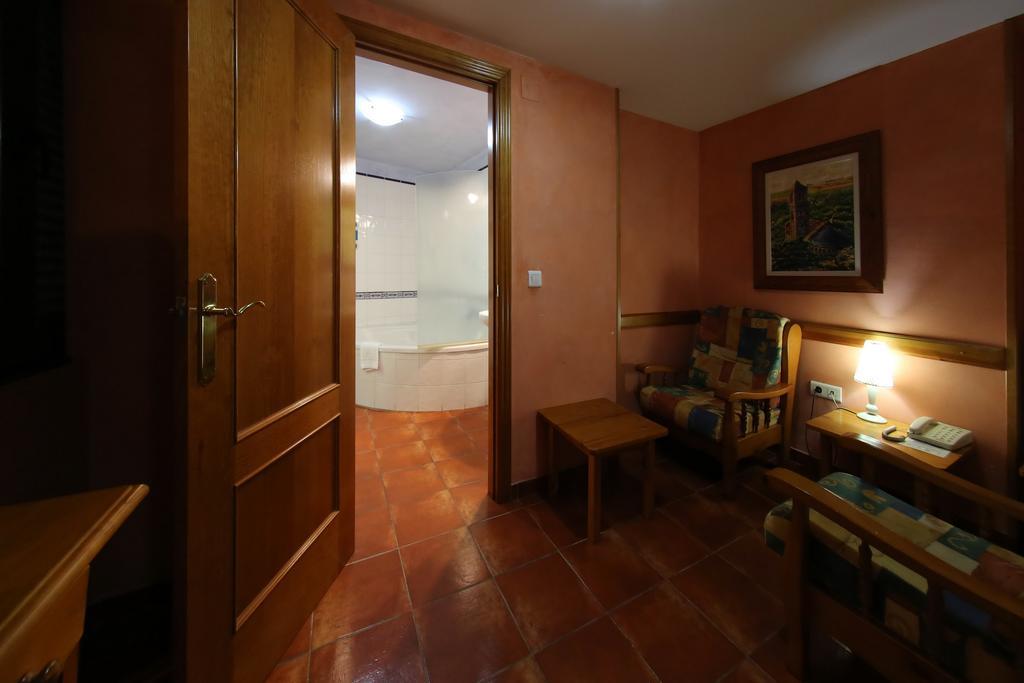 Hotel Rural Ocell Francoli Espluga de Francoli Bagian luar foto